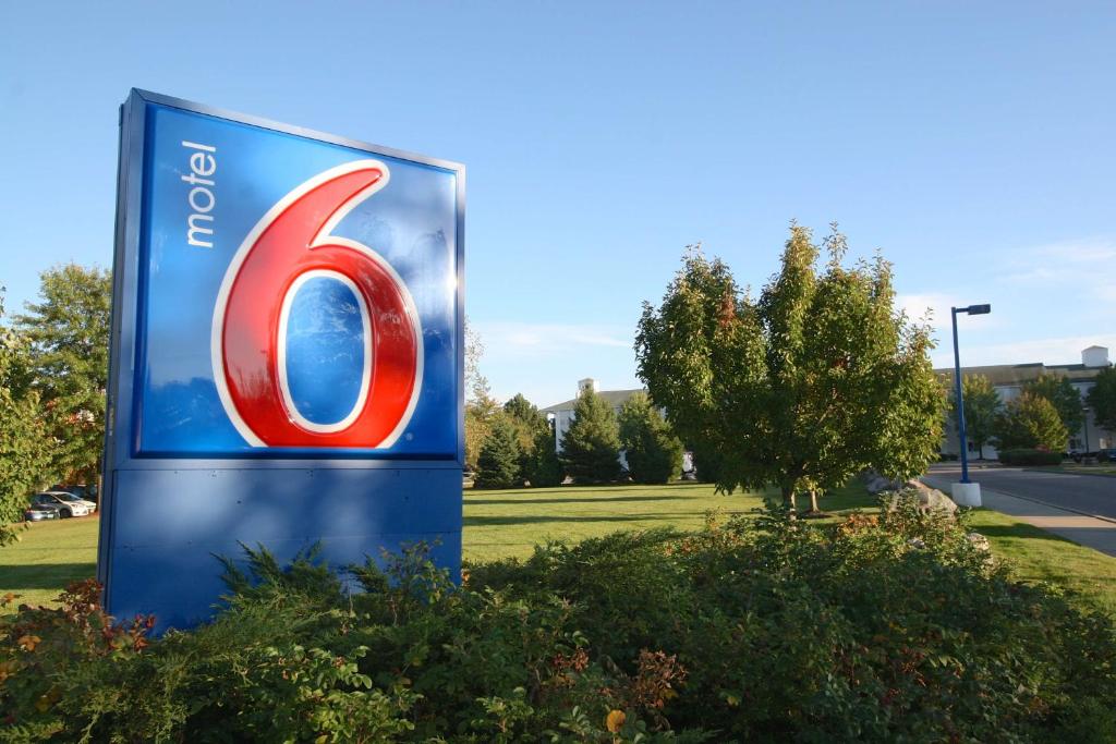 Motel 6-Colchester VT - Burlington Main image 1